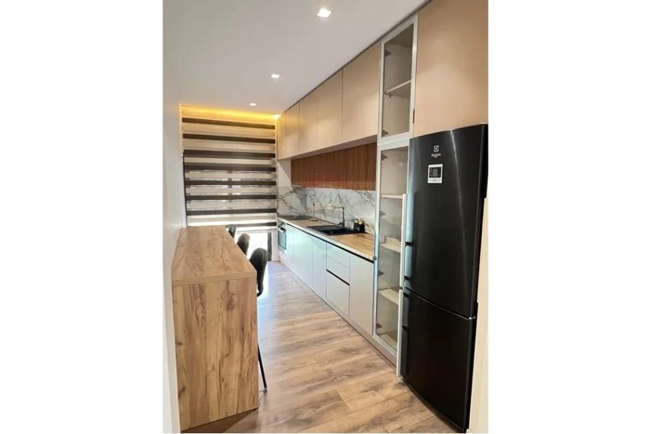 Tirane, shitet apartament 2+1+Ballkon Kati 2, 135 m² 210.000 € (Rruga e Elbasanit)