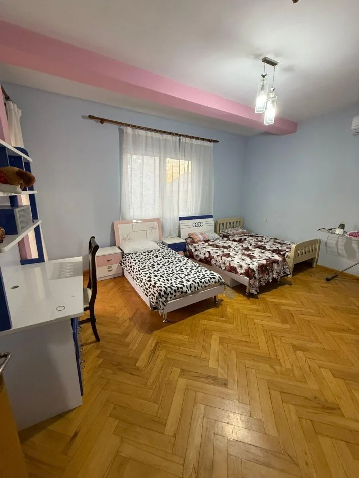 Tirane, jepet me qera apartament 2 Katshe Kati 1, 240 m² 1.500 € (Sauk)