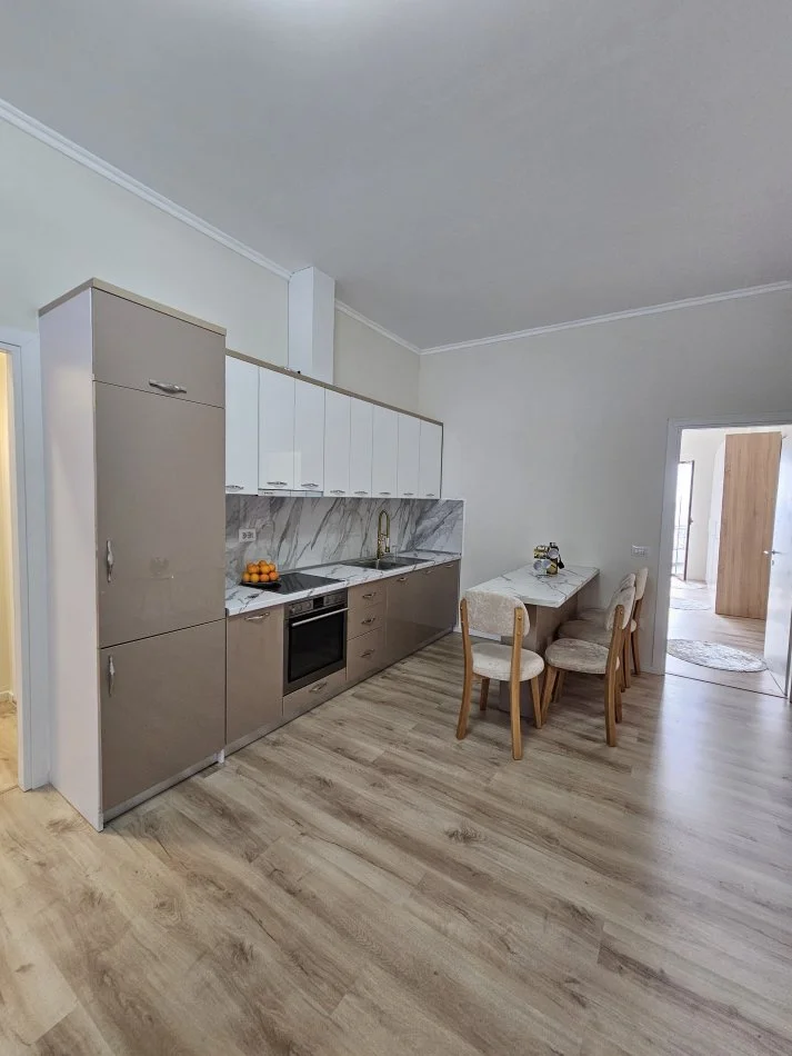 Tirane, shitet apartament Kati 1, 110 m² 210.000 € (Rruga e Freskut)