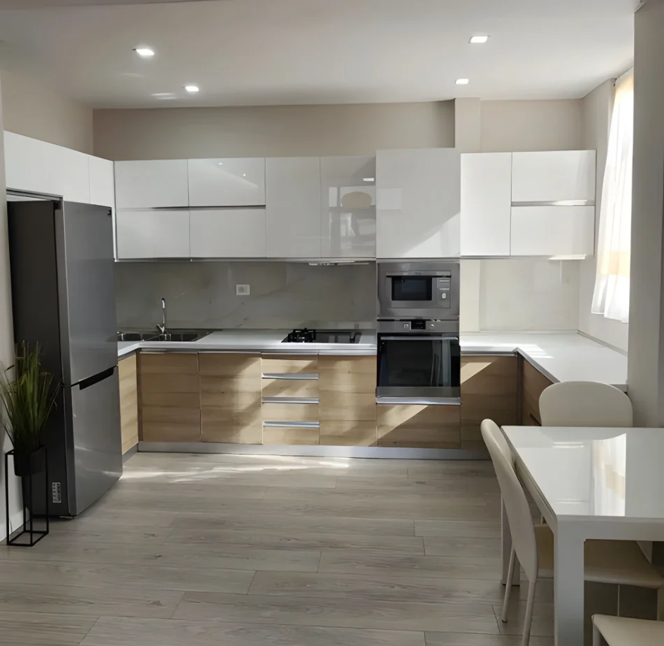 Tirane, jepet me qera apartament 1+1+Ballkon Kati 3, 78 m² 850 € (Rruga Islam Alla)