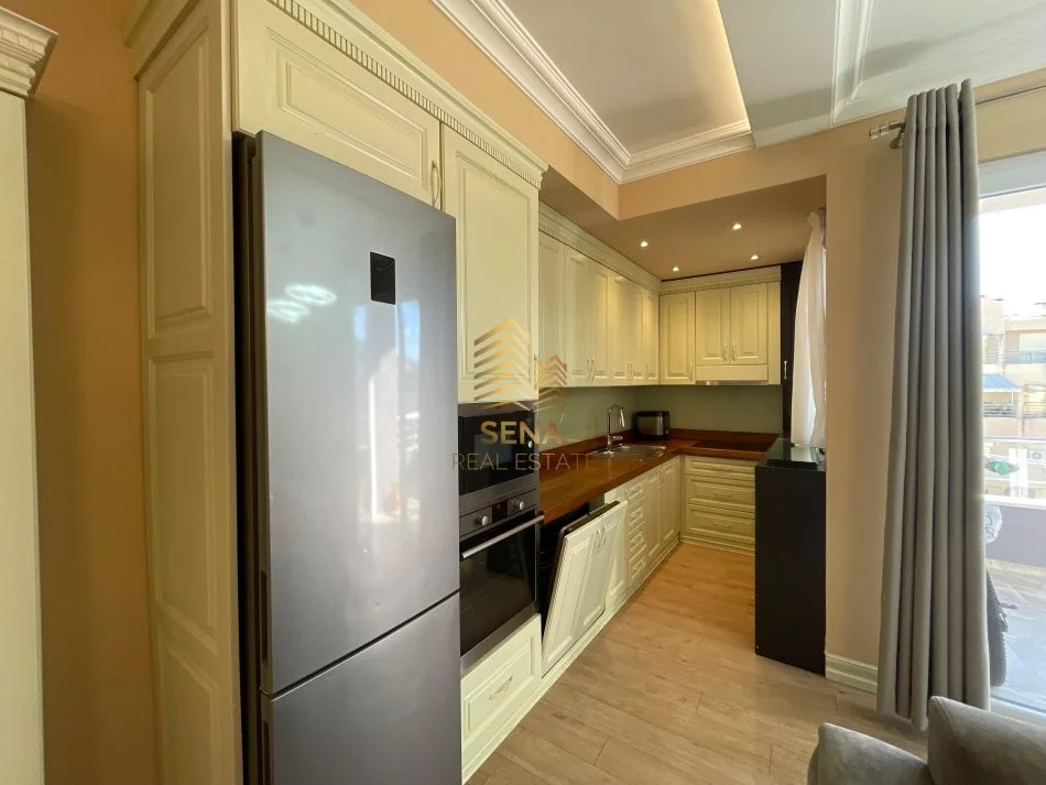 Tirane, jepet me qera apartament 3+1+Ballkon Kati 5, 126 m² 900 € (Liqeni i Thate)