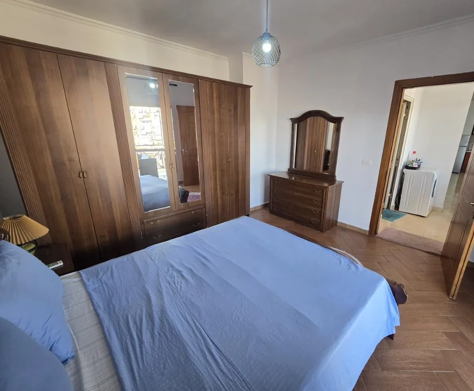 Tirane, jepet me qera apartament 2+1 , 111 m² 650 € 