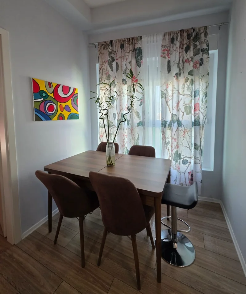 Tirane, jepet me qera apartament 1+1+Ballkon , 65 m² 450 € 