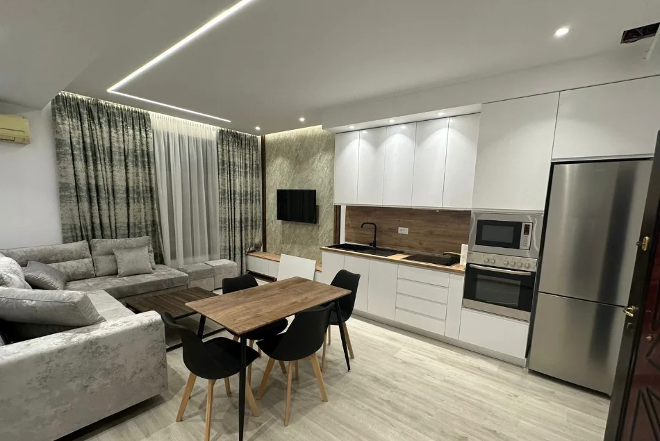 Tirane, jepet me qera apartament 1+1 , 70 m² 650 € 