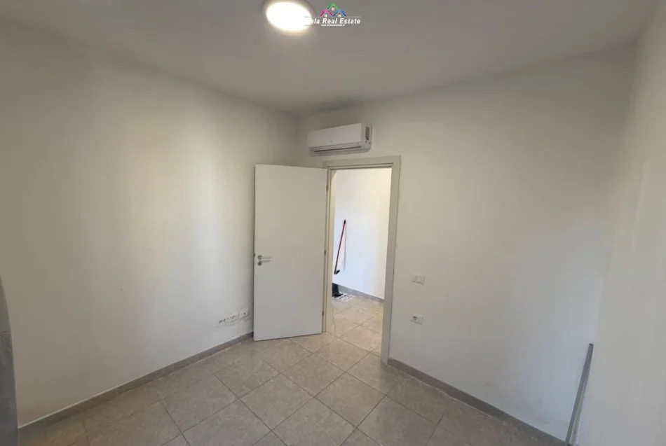 Tirane, jepet me qera zyre Kati 2, 89 m² 790 € (Pazari i Ri)