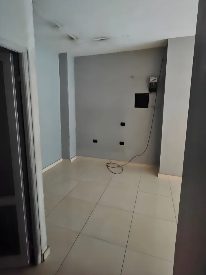 Tirane, jepet me qera ambjent biznesi Kati 0, 33 m² 800 € (Rruga Bardhyl)