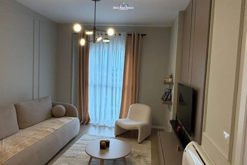 Tirane, jepet me qera apartament 1+1+Ballkon Kati 4, 60 m² 570 € (univers city)