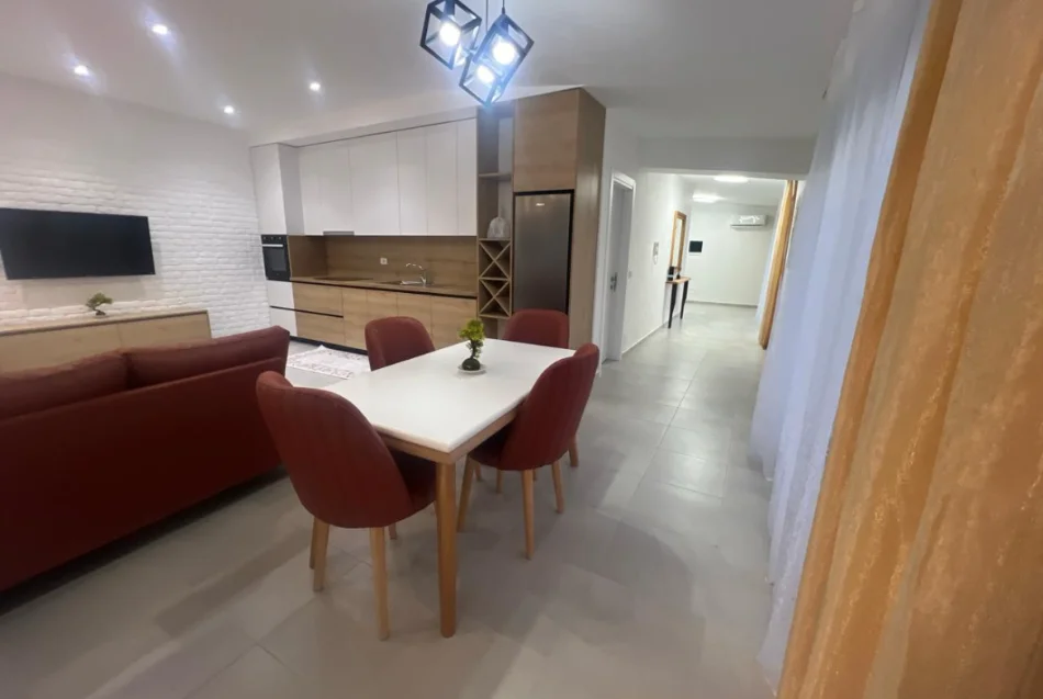 Tirane, jepet me qera apartament 1+1+Ballkon Kati 6, 140 m² 700 € (Kodra e Diellit)