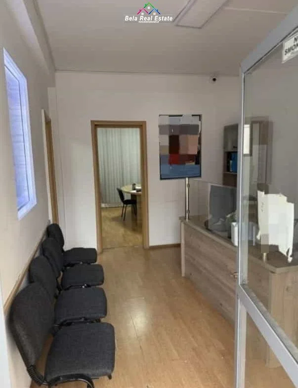 Tirane, jepet me qera zyre Kati 2, 61 m² 520 € (qytet studenti)