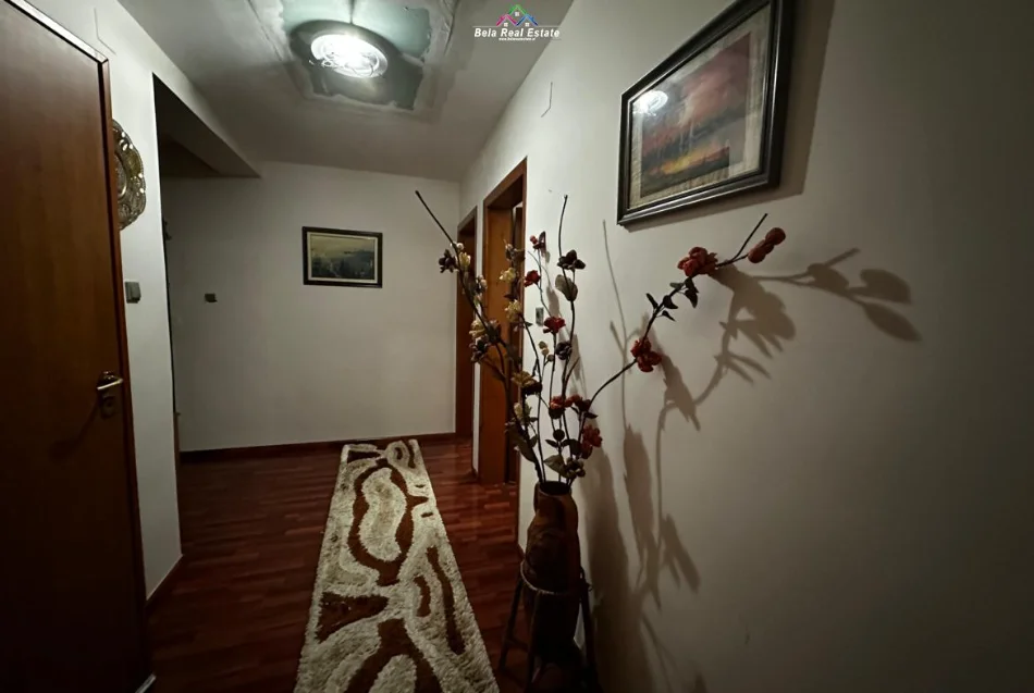 Tirane, jepet me qera apartament 2+1 Kati 4, 80 m² 580 € (mine peza)
