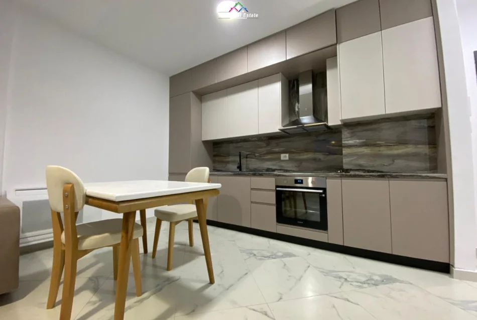 Tirane, jepet me qera apartament 1+1+Ballkon Kati 5, 70 m² 500 € (don bosko)