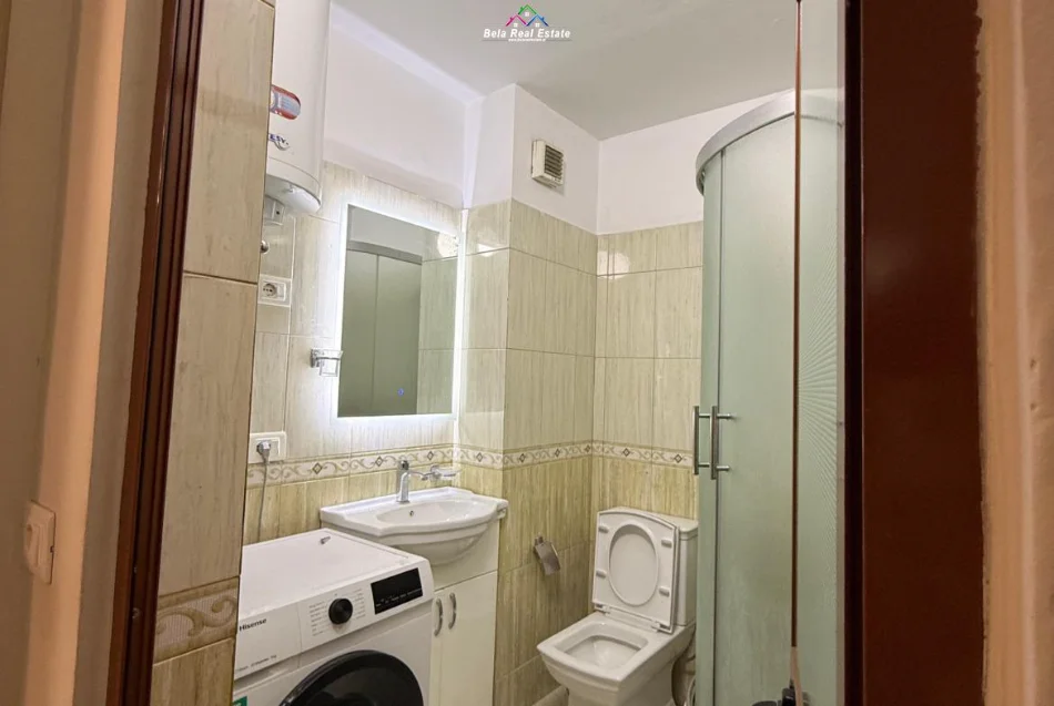Tirane, shes apartament 1+1+Ballkon Kati 5, 64 m² 135.000 € (ali demi)