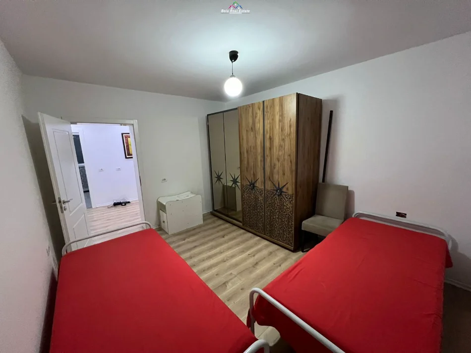 Tirane, jepet me qera apartament 2+1 Kati 4, 80 m² 570 € (rruga bardhyl)