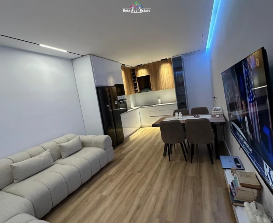 Tirane, shes apartament 2+1 Kati 8, 96 m² 145.000 € (univers city)