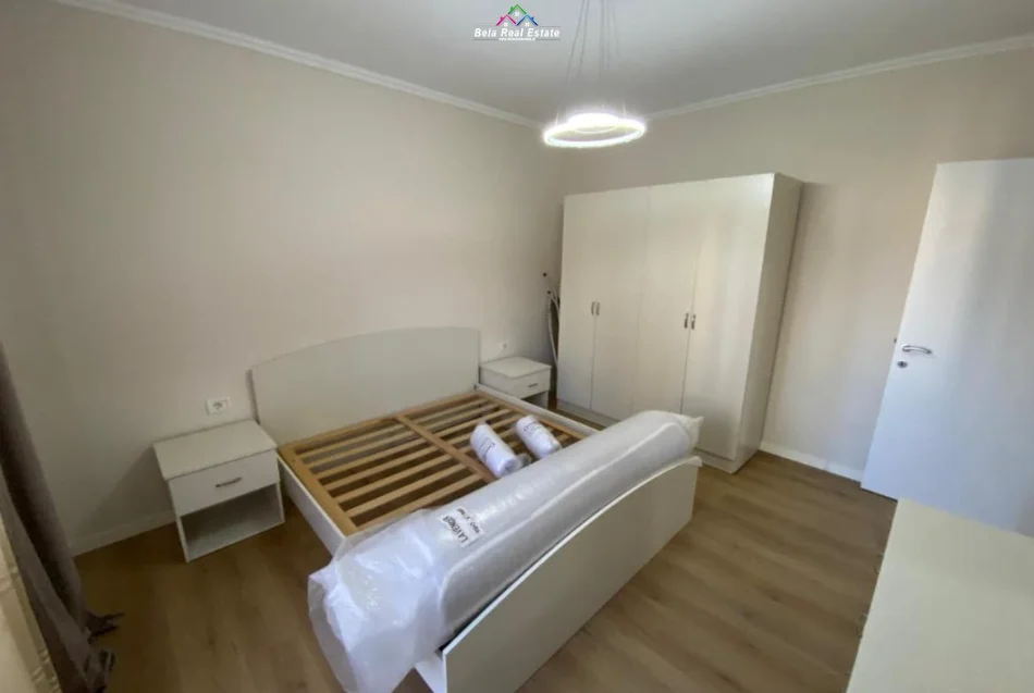 Tirane, jepet me qera apartament 2+1 Kati 4, 68 m² 680 € (myslym shyr)