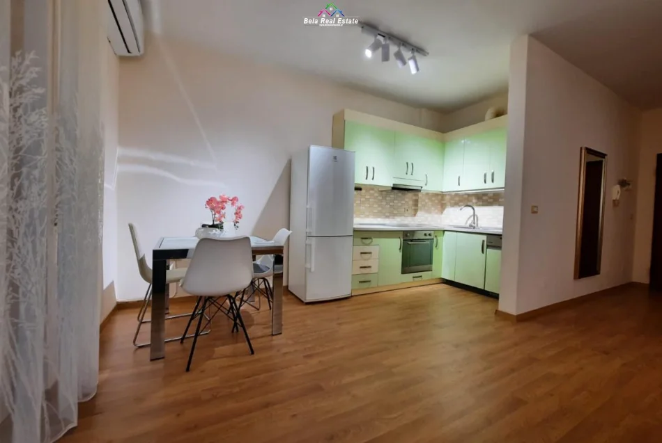Shqiperi, jepet me qera apartament 2+1 Kati 2, 115 m² 750 € (liqeni i thate)