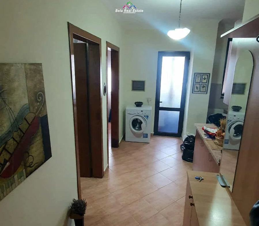 Tirane, jepet me qera apartament 1+1+Ballkon Kati 8, 40 m² 370 € (5 maji)