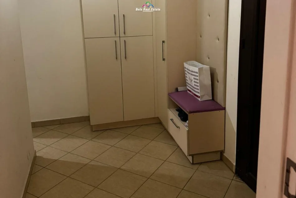Tirane, jepet me qera apartament 1+1+Ballkon Kati 4, 50 m² 420 € (astir)