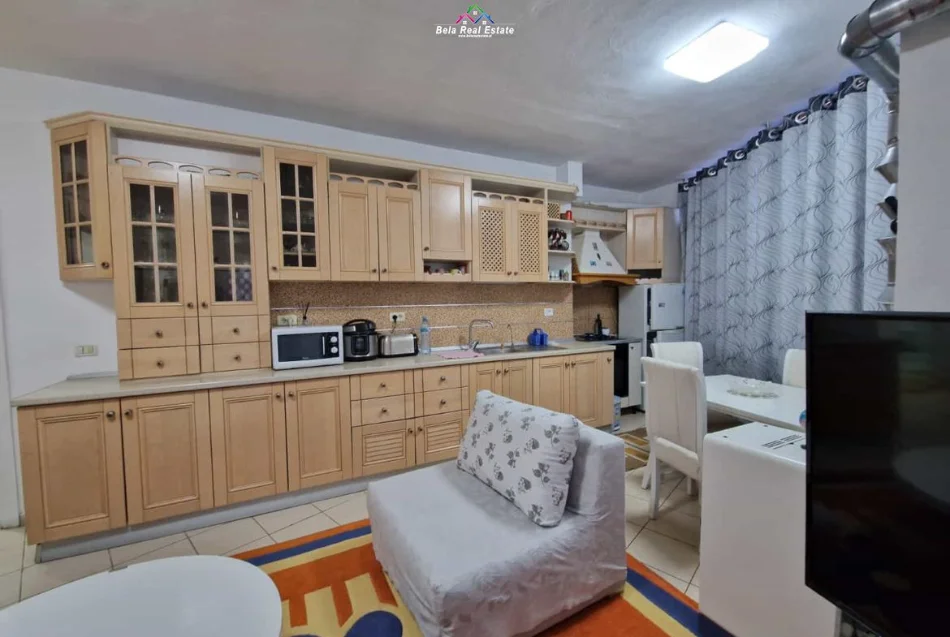 Tirane, jepet me qera apartament 2+1 Kati 1, 90 m² 600 € (selite)