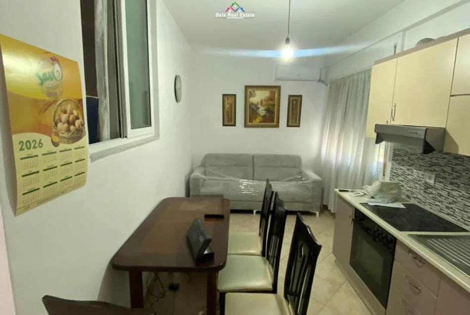 Tirane, jepet me qera apartament 1+1+Ballkon Kati 5, 55 m² 550 € (komuna e parisit)