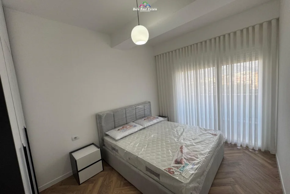 Tirane, jepet me qera apartament 1+1+Ballkon , 70 m² 580 € (golden park)