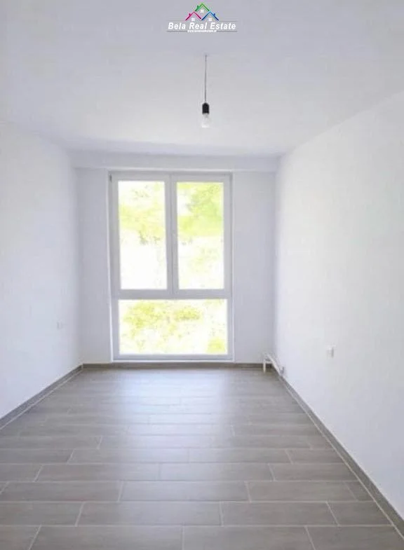 Tirane, jepet me qera zyre Kati 2, 94 m² 430 € (5 maji)