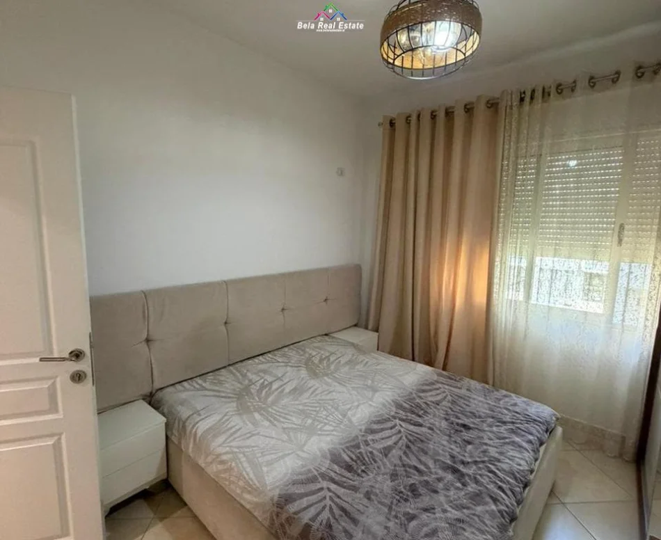 Tirane, jepet me qera apartament 1+1+Ballkon Kati 2, 65 m² 500 € (golden park)