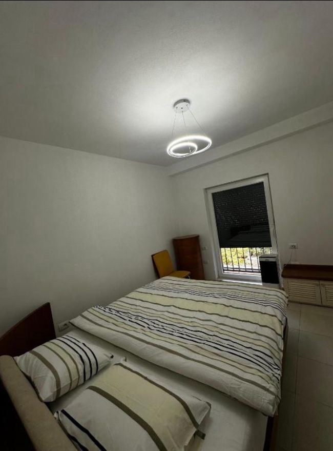 Tirane, jap me qera apartament 2+1+Ballkon Kati 3, 97 m² 900 € (Jordan Misja , Tirane)