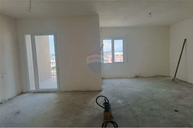 Tirane, jepet me qera ambjent biznesi Kati 2, 72 m² 350 Euro (Rruga e Dibres)