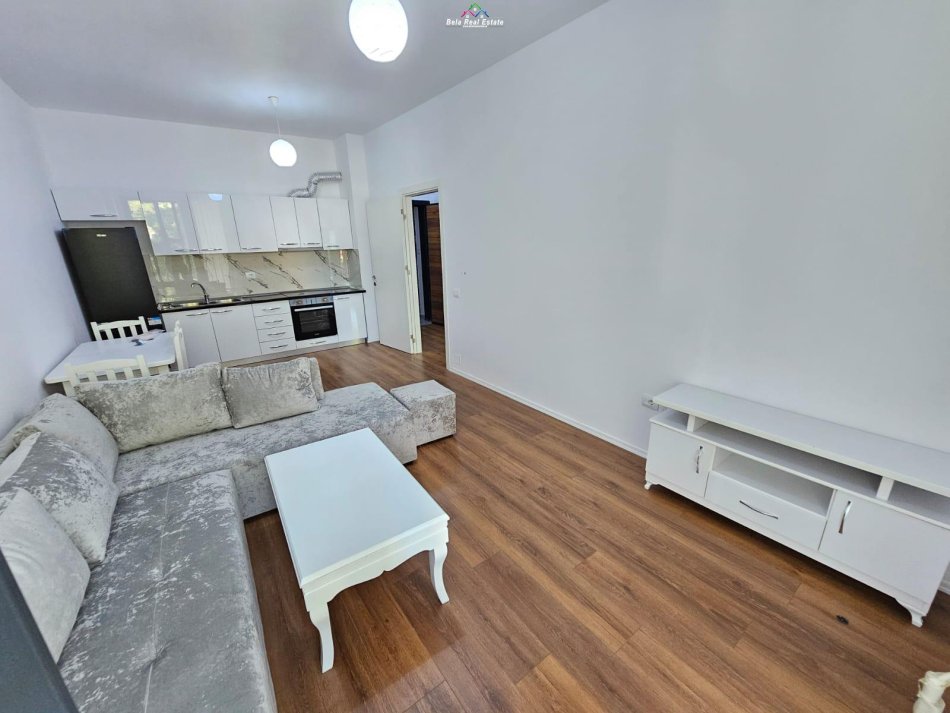 Tirane, jepet me qera apartament 1+1+Ballkon Kati 2, 65 m² 500 € (sadik petrela)