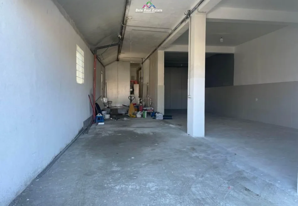 Tirane, jepet me qera magazine Kati 0, 337 m² 1.260 € (mezez)