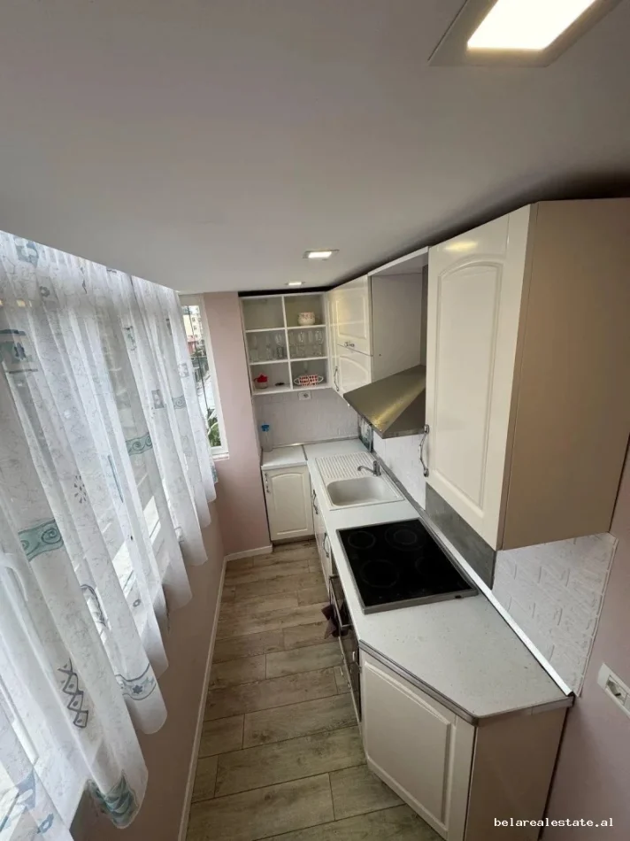 Tirane, jepet me qera apartament 1+1+Ballkon Kati 4, 64 m² 630 € (artan lenja)