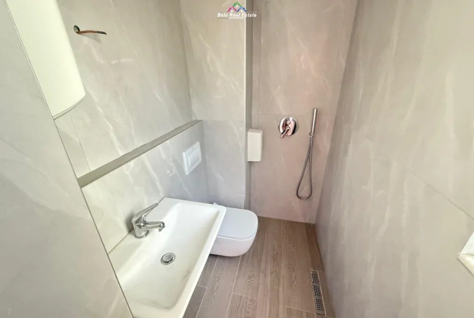 Tirane, jepet me qera zyre Kati 2, 118 m² 1.500 € (sheshi willson)