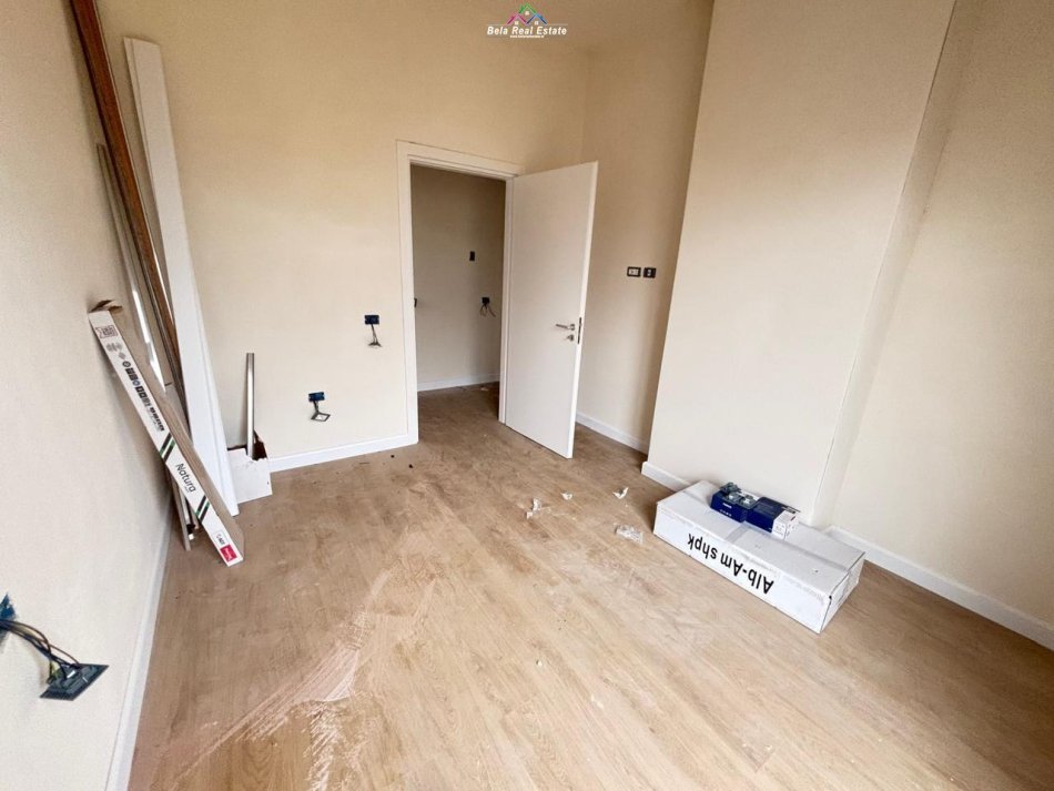 Tirane, jepet me qera zyre Kati 2, 120 m² 1.100 € (vasil shanto)