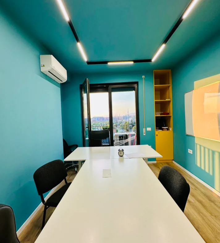 Tirane, jepet me qera zyre Kati 4, 220 m² 1.700 € (bulevardi i ri)