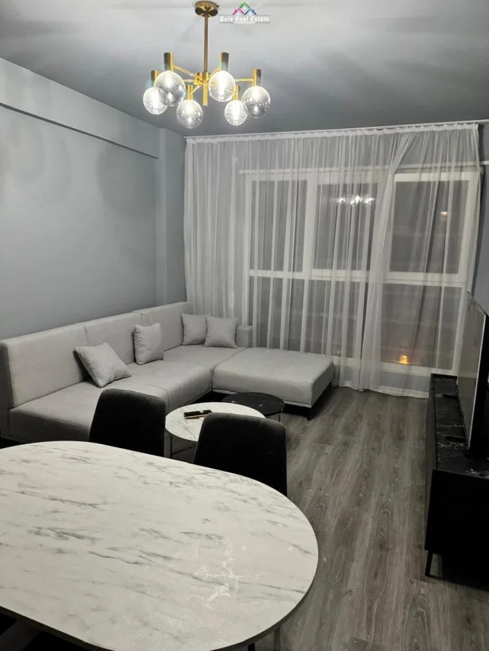 Tirane, jepet me qera apartament 1+1+Ballkon Kati 7, 70 m² 600 € (don Bosko, Trio Tower Residence)