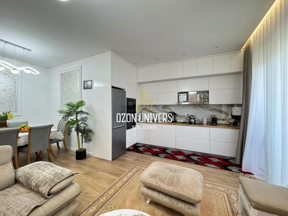 Tirane, jepet me qera apartament 1+1+Ballkon Kati 3, 79 m² 600 € (Ish Fusha e Aviacionit)
