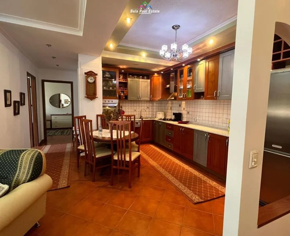 Tirane, jepet me qera apartament 2+1 Kati 10, 110 m² 739 € (muhamed gjollesha)