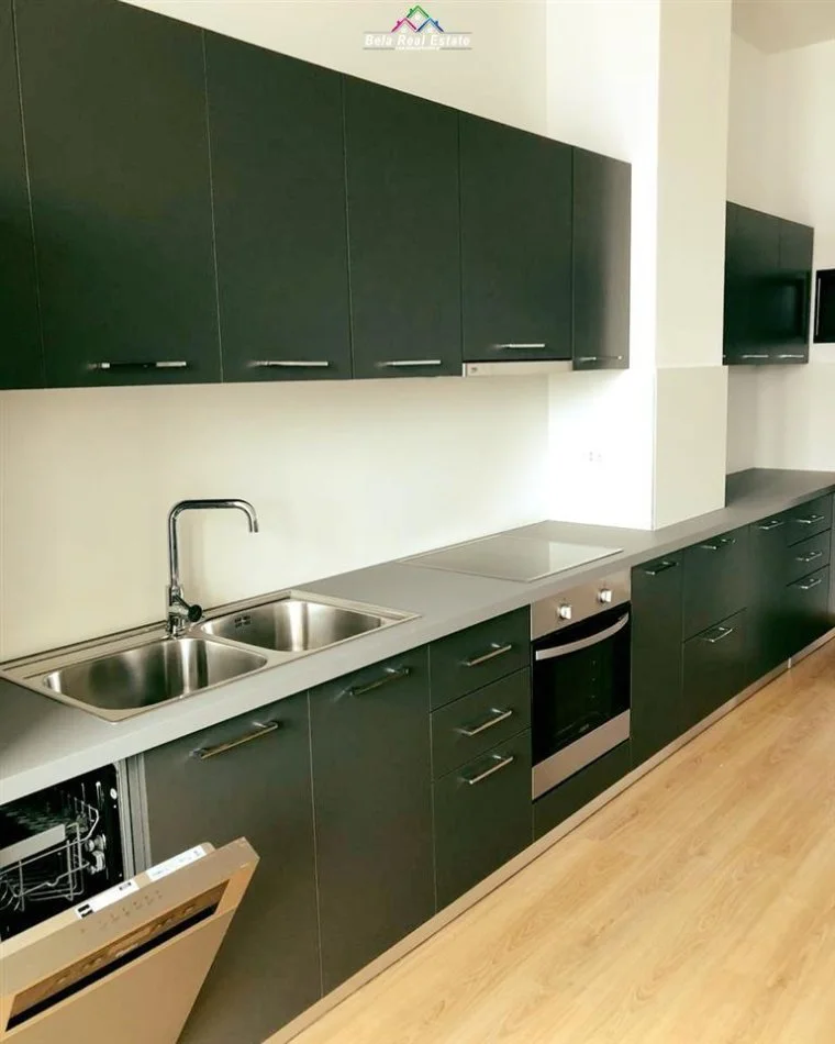 Tirane, jepet me qera apartament 2+1+Ballkon, Kati 8, 120 m² 700 € (Kompleksi Kontakt)