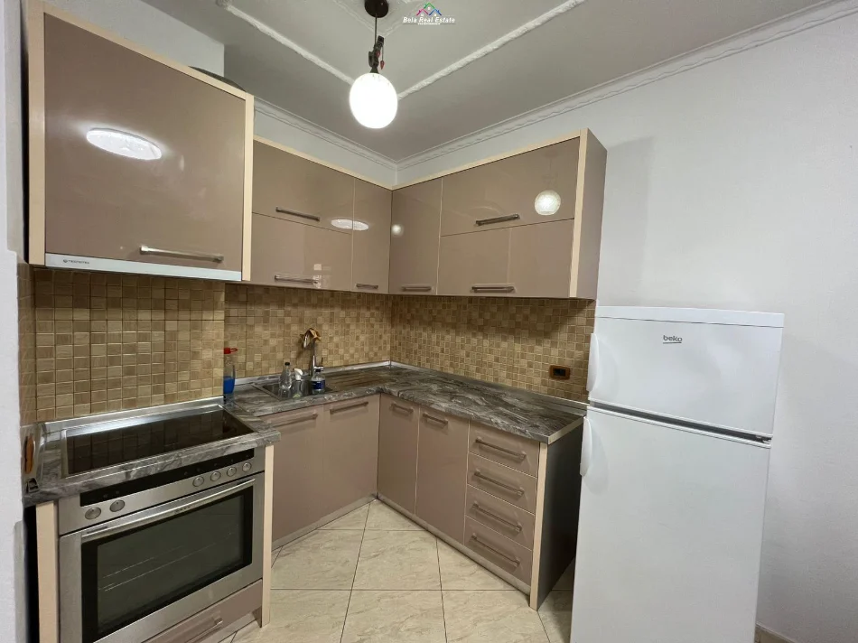 Tirane, jap me qera apartament 1+1+Ballkon Kati 3, 74 m² 530 € (dritan hoxha)