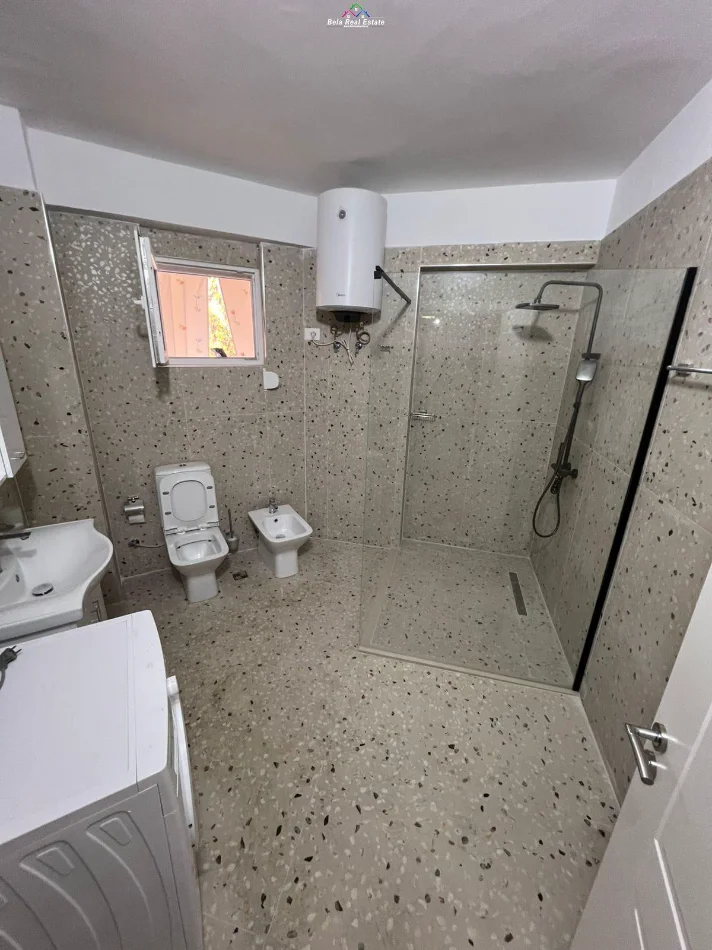 Tirane, jepet me qera apartament Kati 2, 120 m² 1.000 € (bllok)