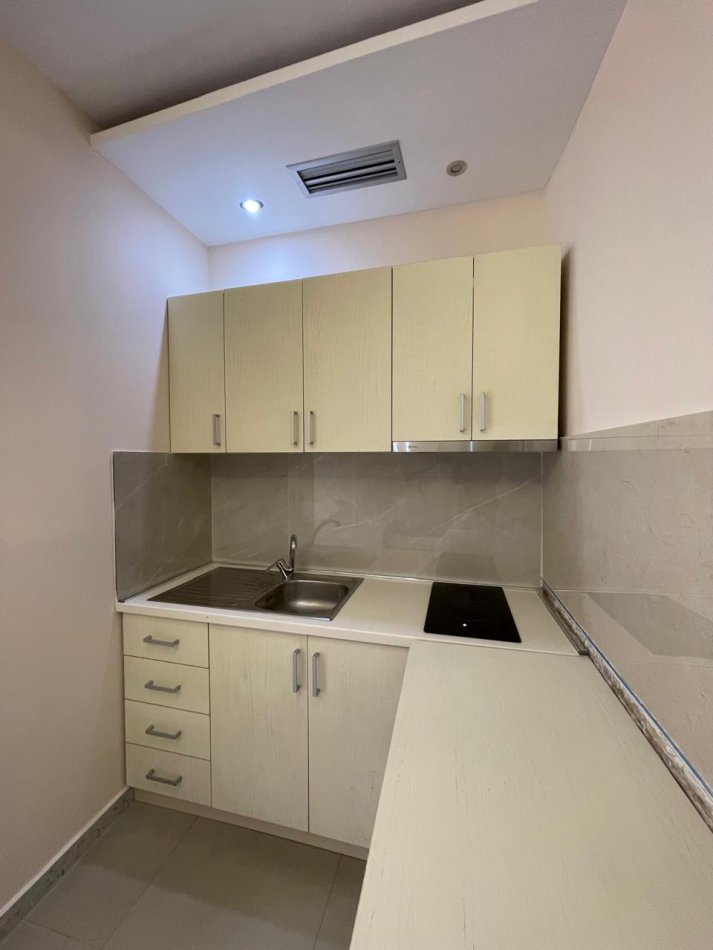 Tirane, jepet me qera apartament 1+1+Ballkon Kati 1, 65 m² 700 € (rruga e durresit)