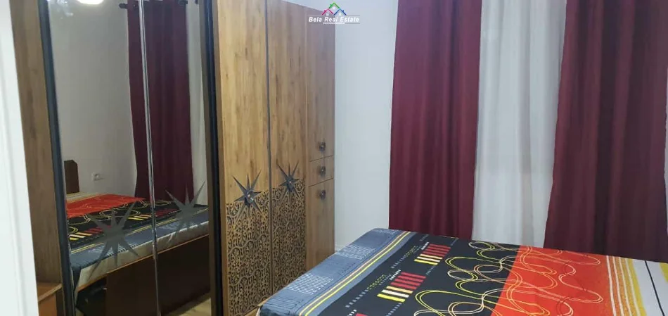 Tirane, jepet me qera apartament 2+1 Kati 4, 80 m² 570 € (rruga bardhyl)