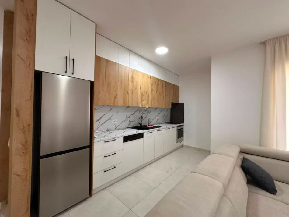 Tirane, jepet me qera apartament 2+1+Aneks+Ballkon Kati 5, 100 m² 750 € (Ish Frigoriferi Rruga Besa)
