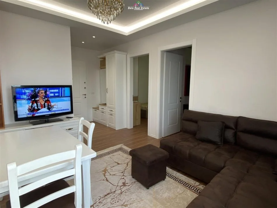 Tirane, jepet me qera apartament 2+1+Ballkon Kati 3, 75 m² 550 € (Sauk, prane Karburantit)