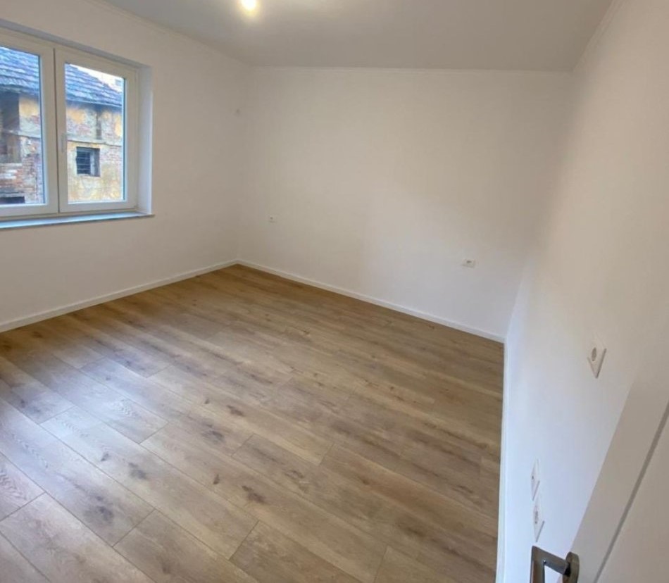 Tirane, shitet apartament 2+1 Kati 2, 83 m² 185.000 € (Rruga e Durrësit, Tiranë, TT 1624)
