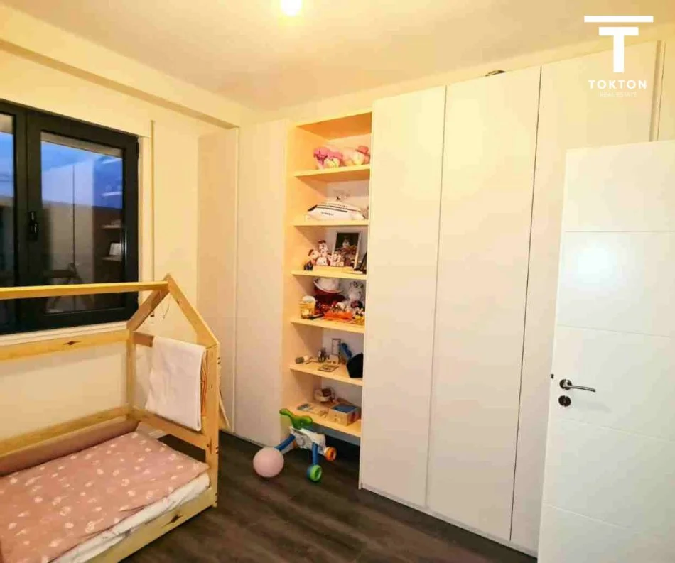 Tirane, shitet apartament 2+1+Ballkon Kati 2, 101 m² 237.000 € (PORCELAN)