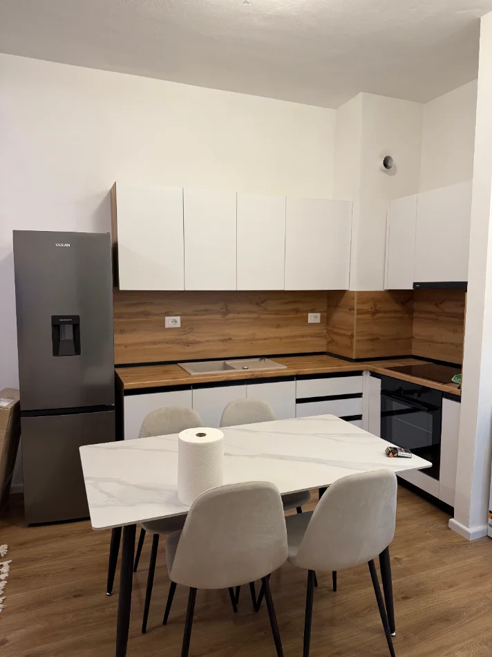 Tirane, jepet me qera apartament 1+1+Ballkon Kati 2, 50 m² 450 € (pasho hysa)