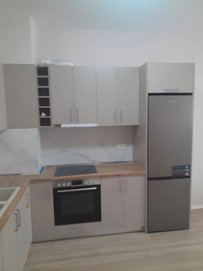 Tirane, jepet me qera apartament 1+1+Ballkon Kati 6, 75 m² 400 € (Astir)