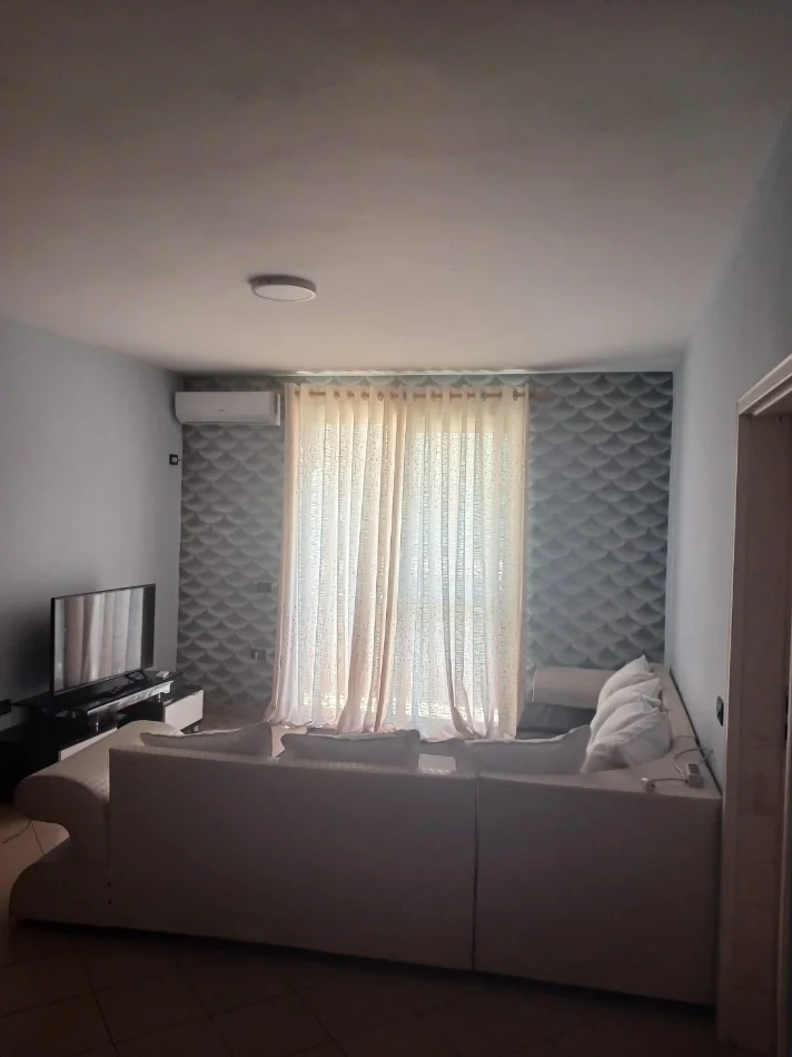 Tirane, jepet me qera apartament 1+1 , 67 m² 390 € (rruga e dajtit)